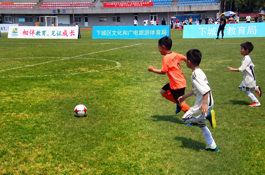 早在2019年她就和搭档获得了世界大学生运动会女双冠军